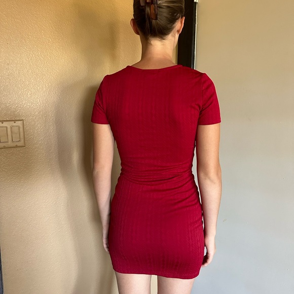 Short sleeve red body con mini dress with knit pattern - Picture 4 of 6
